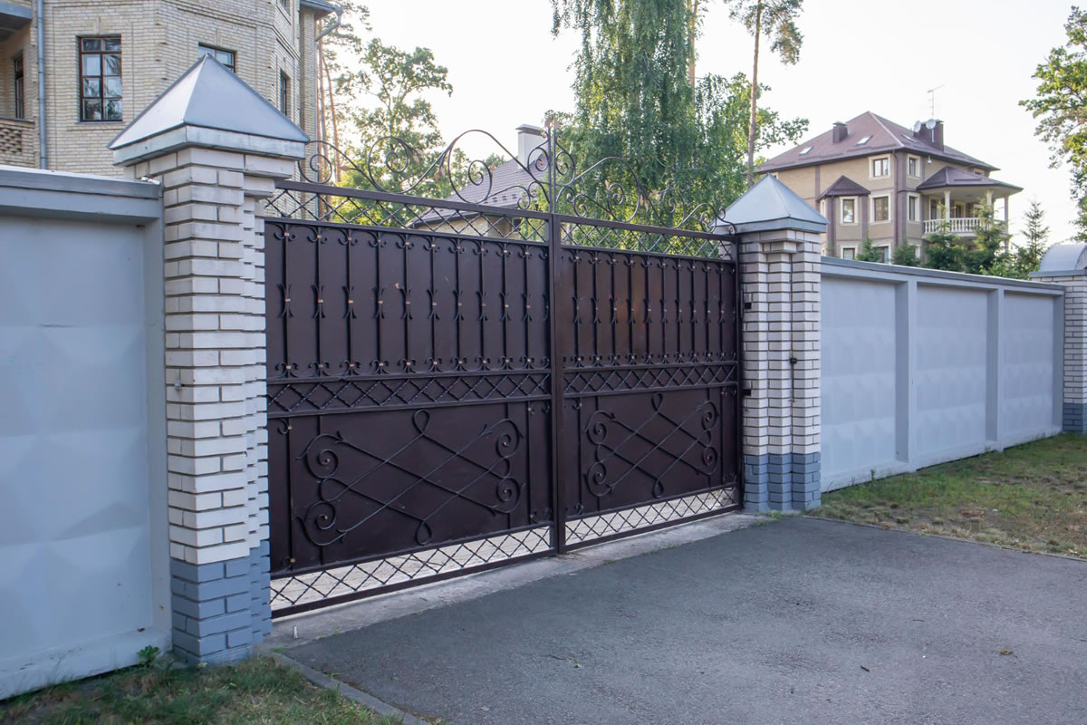 Everything You Ought to Know About Life in a Luxury Gated Community