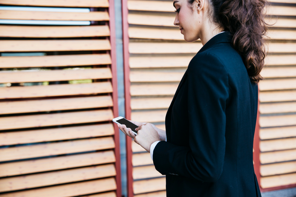 The Benefits of Visitor Check-in App and Why You Should Invest in One